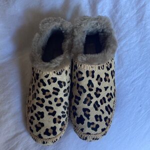 Cozy Leopard Print Women's Slippers